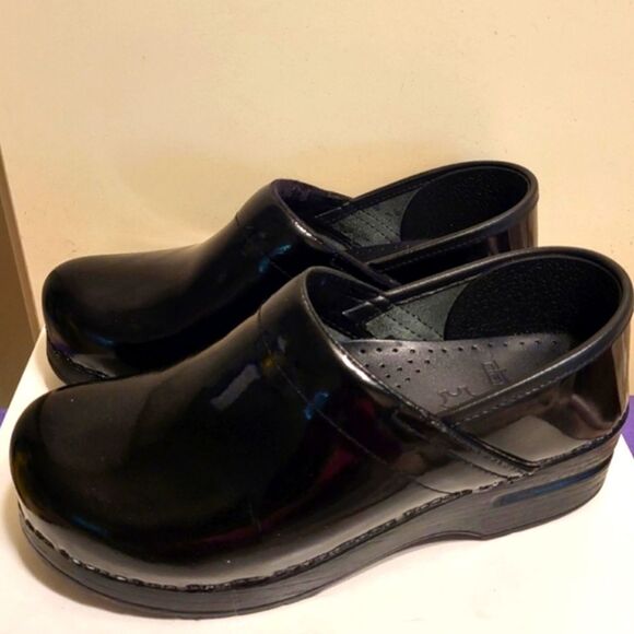 Dansko Professional Black Patent Leather Closed Back Clogs Sz.8/38 Ret.$145 - Picture 1 of 9